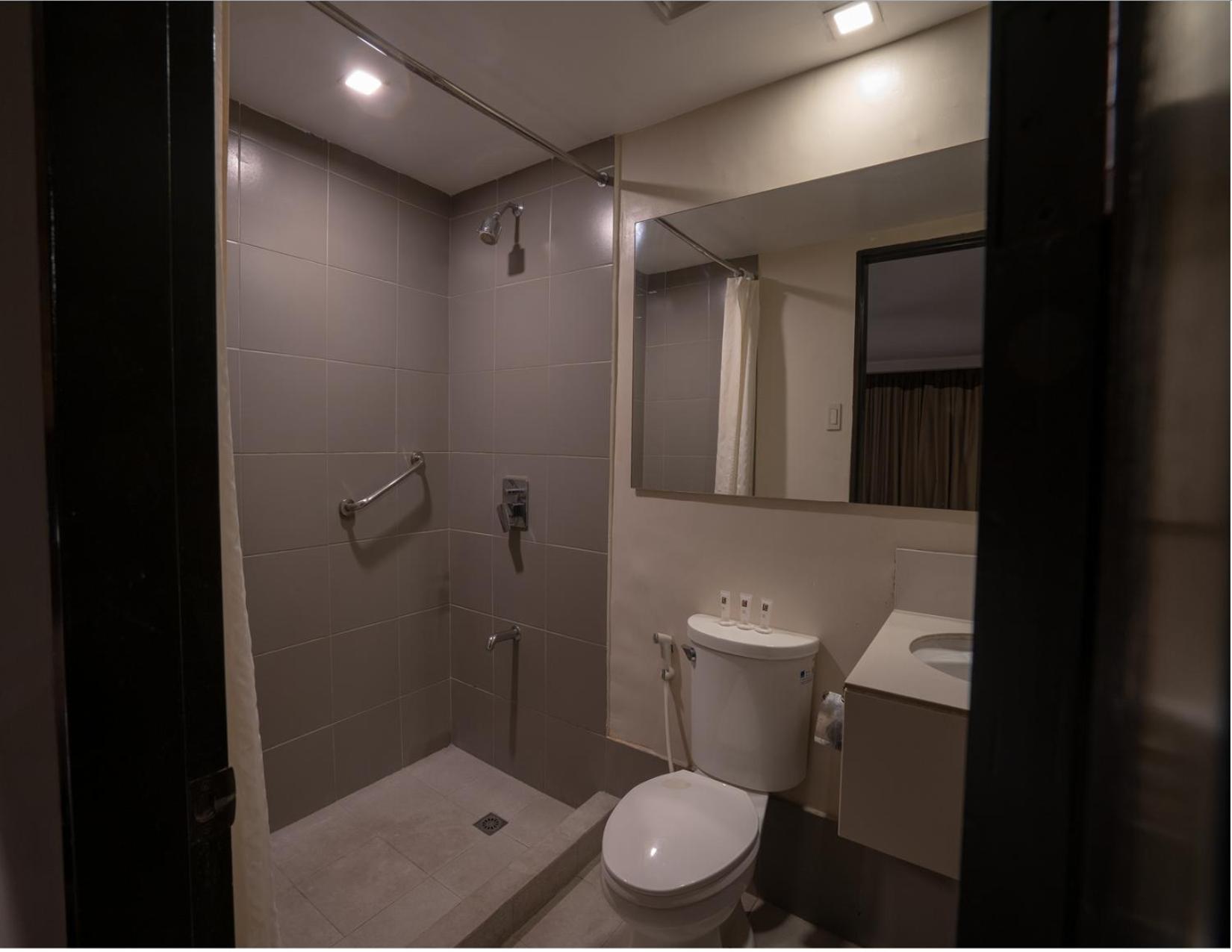 Gt Hotel Jaro Ілоіло Екстер'єр фото